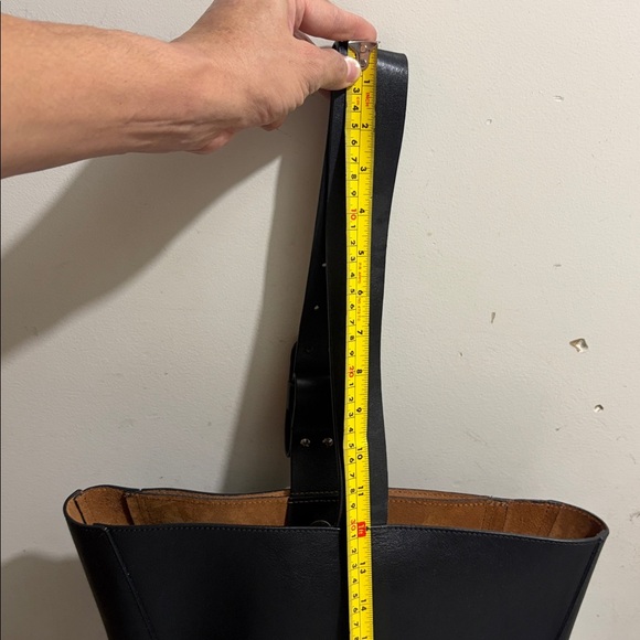 Zara Large Leather Bucket Bag
$239 - Picture 14 of 14